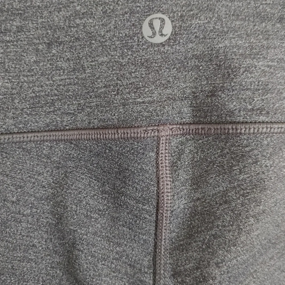 Lululemon Featherlight Tight Gray Size 4 Inseam 25in EUC - Picture 6 of 9